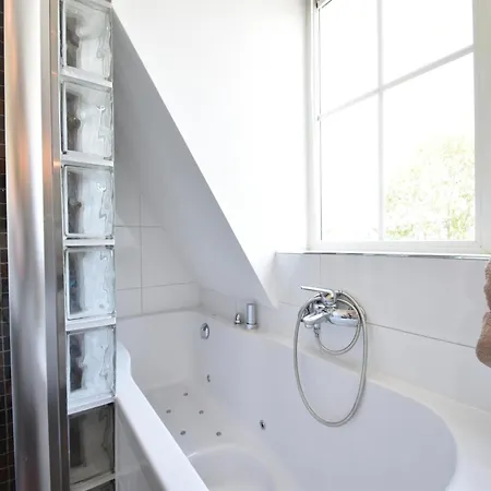 Robinie Holiday home Oude-Tonge